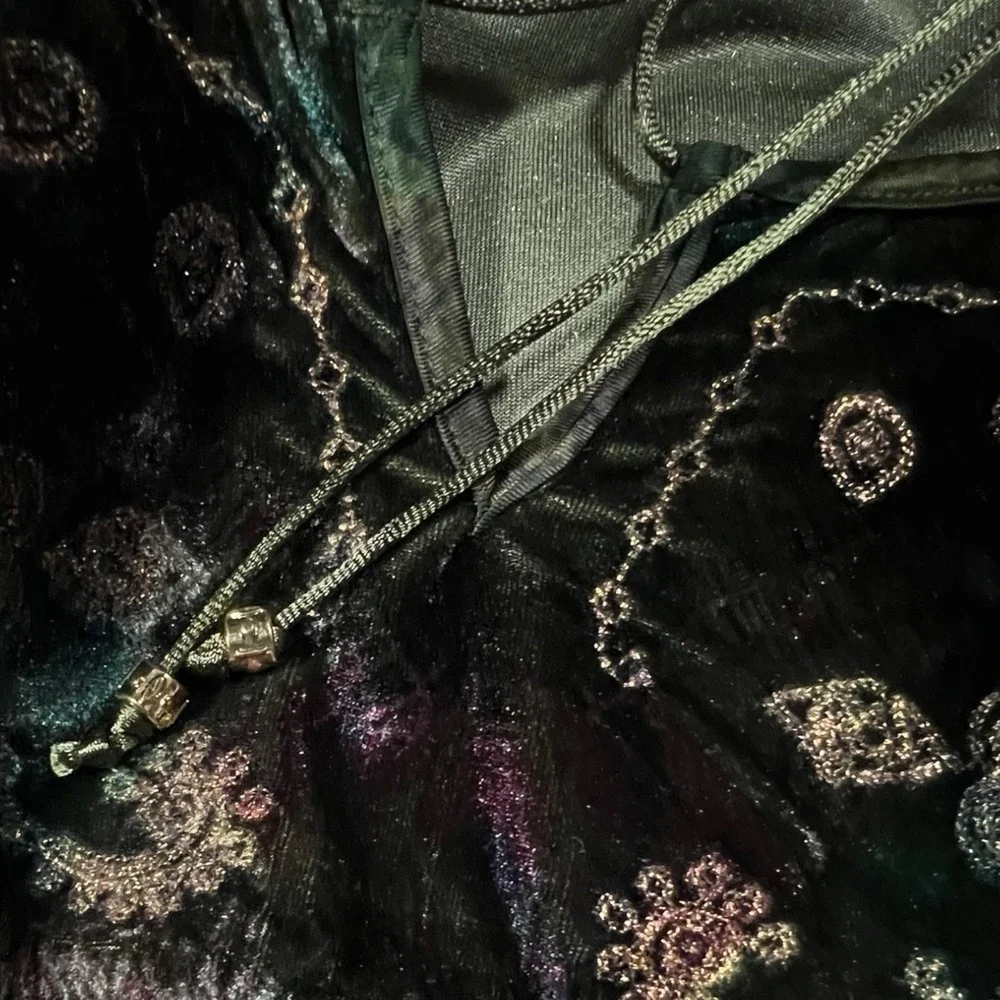 Roz & Ali Iridescent Green Velvet Top Embroidered Dark Fairy Whimsigoth Womens L